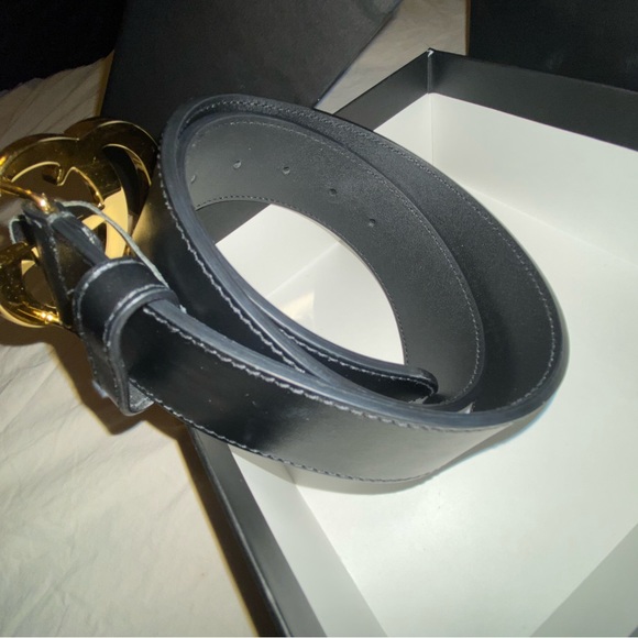 GUCCI belt Marmont leather with shiny gold buckle - Picture 6 of 13